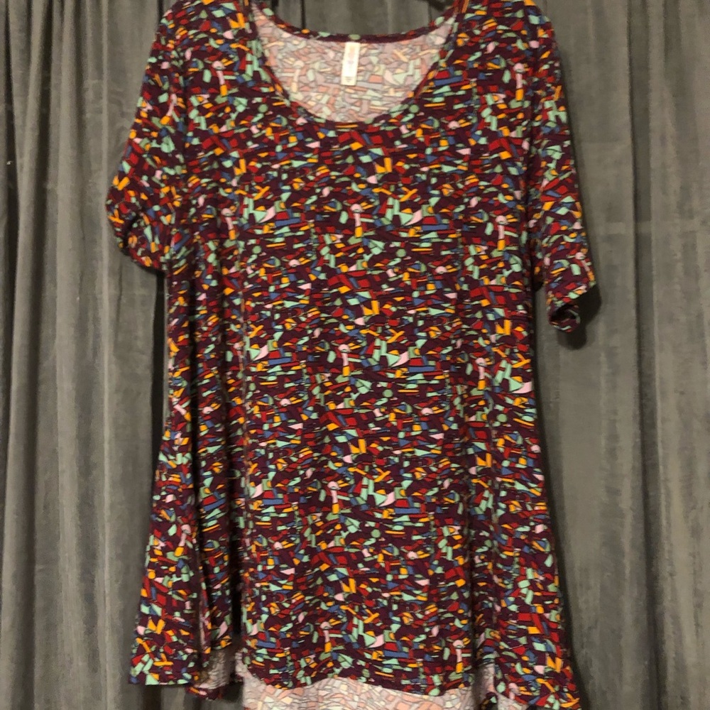 ✔️LuLaRoe Perfect Tee, Multicolor Confetti Print Short Sleeve Top